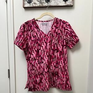 ✨activate scrub top hot pink and maroon size medium✨